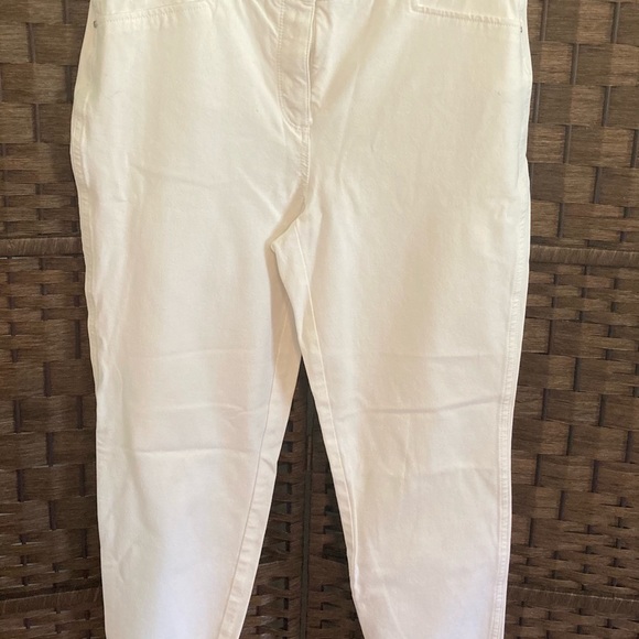 Chico’s 1 cropped ankle white stretch so slimming - Picture 2 of 5